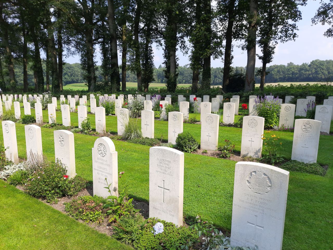 cmentarz wojenny w arnhem oosterbeeck - holandia