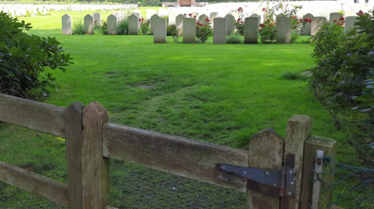 Spacer po Cmentarzu Wojennym w Arnhem – Oosterbeek